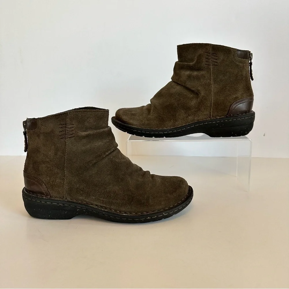 Clarks Avington Swan Brown Suede Ankle‎ Boots 7W Slouchy Comfort